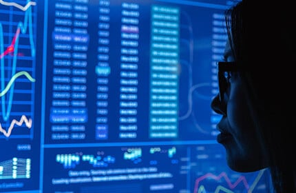 HeroExtraShort_women-looking-at-data_480x280